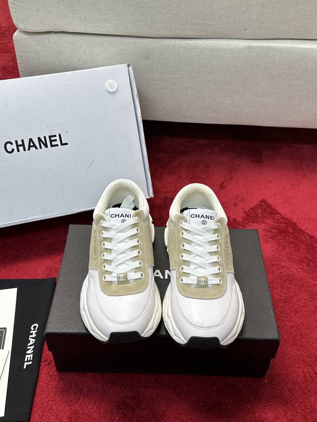 Chanel香奈儿老爹鞋，男女情侣款 2025专柜顶级休闲款运动鞋这款经典设计；鞋面多种工艺电绣的风格；大底却时尚运动；不平凡的拥入了多种配色元素 多元化混搭非