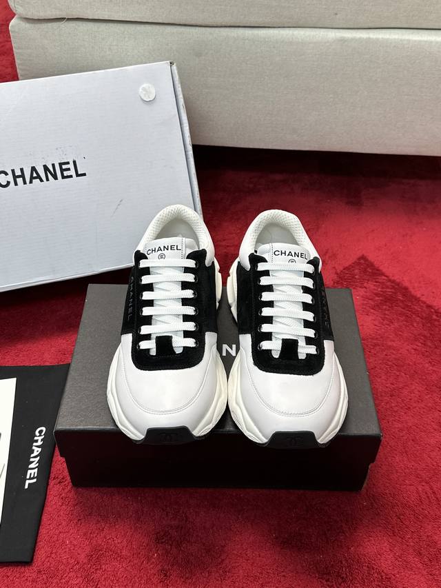 Chanel香奈儿老爹鞋，男女情侣款 2025专柜顶级休闲款运动鞋这款经典设计；鞋面多种工艺电绣的风格；大底却时尚运动；不平凡的拥入了多种配色元素 多元化混搭非