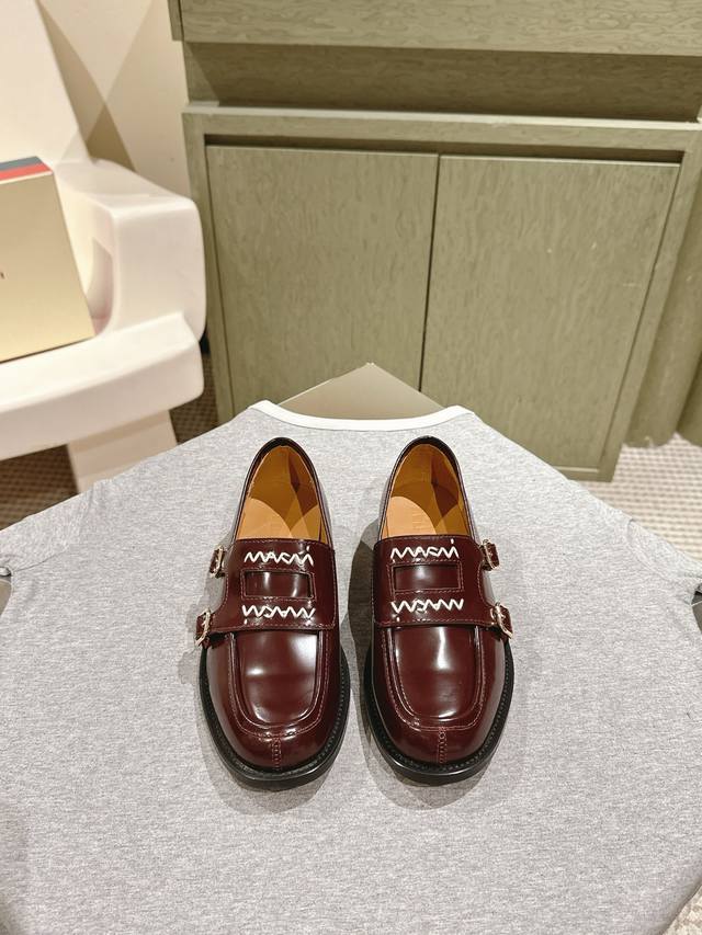 MARNI 春季新款乐福鞋英伦风原版设计 鞋面选用开边珠牛皮内里牛皮，真皮大底 码数35- 41 40 41 码定制 全套专柜同步礼盒包装！
