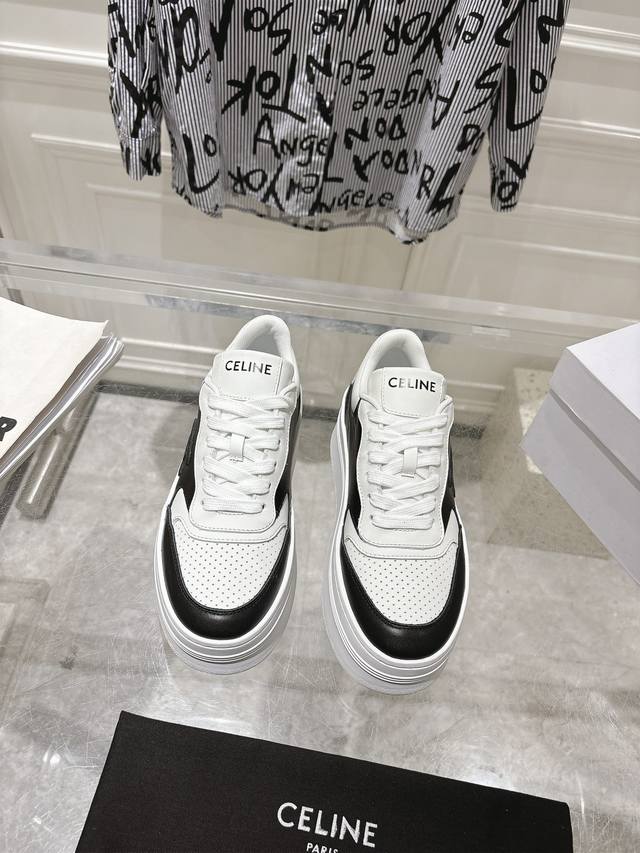 CELINE 思琳 25春夏新品走秀款休闲鞋 CNY BLOCK厚底运动鞋、这一季运动休闲鞋无论从楦型的轮廓隔板的拼接都让人耳目一新、前后品牌LOGO相呼应、大