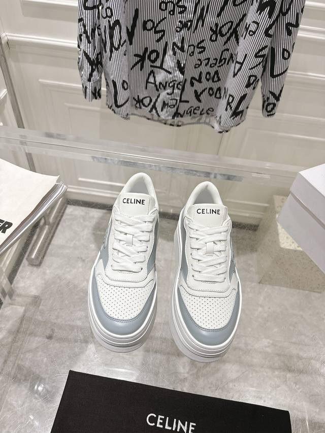 CELINE 思琳 25春夏新品走秀款休闲鞋 CNY BLOCK厚底运动鞋、这一季运动休闲鞋无论从楦型的轮廓隔板的拼接都让人耳目一新、前后品牌LOGO相呼应、大