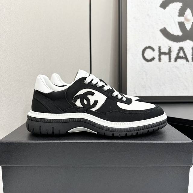 Chanel香奈儿联名迪奥老爹鞋， 2025专柜顶级休闲款运动鞋这款经典设计；鞋面多种工艺电绣的风格；大底却时尚运动；不平凡的拥入了多种配色元素 多元化混搭非常