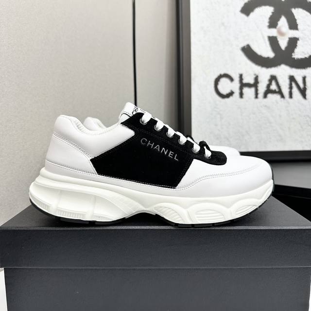 Chanel香奈儿老爹鞋，男女情侣款 2025专柜顶级休闲款运动鞋这款经典设计；鞋面多种工艺电绣的风格；大底却时尚运动；不平凡的拥入了多种配色元素 多元化混搭非