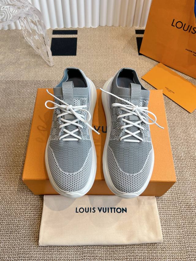 Louis Luitton2025新款louis vuitton 系带系列鞋面复杂飞织工艺现已火爆登场，形状压花拼接原图案，原版原材料，面料，原版飞织！内里原版