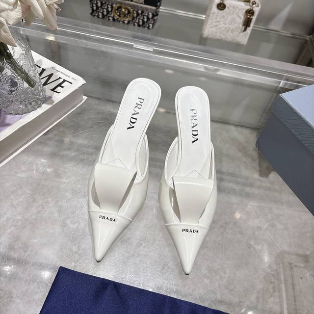 高版本出厂 PRADA* 普拉达25ss春夏新品玛丽珍尖头高跟鞋时装鞋原版购入1:1开发，细节完美，上脚舒适可任意配搭春夏的美饰服丽，精耐致看鞋面：原版开边珠牛