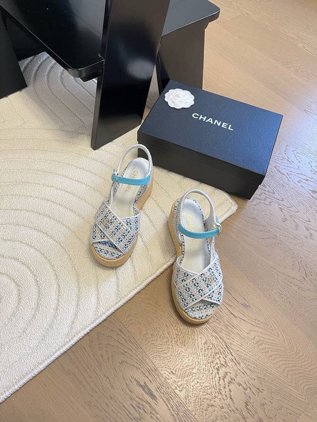 Chanel 25C秀款厚底防水台凉鞋鞋面羊京，防水台4cm，后跟12cm！上脚后很稳！穿上立马两米八内里垫脚羊皮，原版大底。Size:35-39 40定做