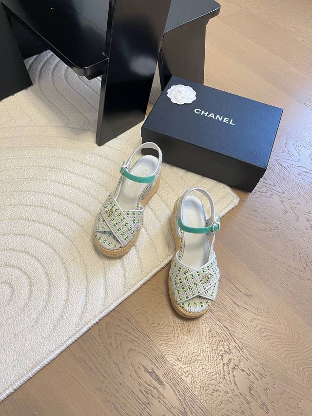 Chanel 25C秀款厚底防水台凉鞋鞋面羊京，防水台4cm，后跟12cm！上脚后很稳！穿上立马两米八内里垫脚羊皮，原版大底。Size:35-39 40定做