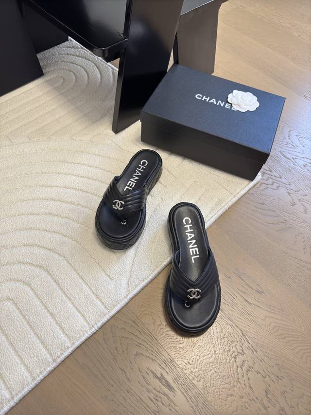 Chanel 25C新款厚底拖鞋顶级版本6cm 增高显腿长！上脚秒变170进口羊绒毛 手感细腻柔软丝滑 原版开模橡胶底码数：35-41 定制不退换
