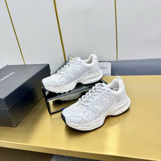 升级版，升级版，升级版！不接受反驳！！！！Chanel香奈儿老爹鞋，男女情侣款 2025专柜顶级休闲款运动鞋这款经典设计；鞋面多种工艺电绣的风格；大底却时尚运动