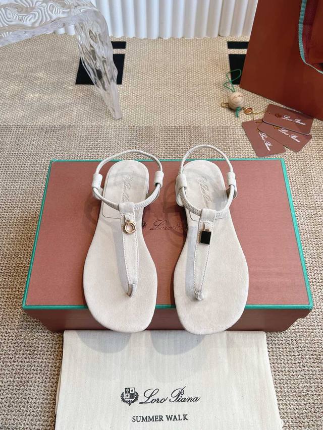 Loro Piana 拖鞋 2025官网 LP新品发售Loro Piana 官网同款同款拖鞋｜采用 Wish 羊京面料制作｜鞋面采用优质特级羊绒｜垫脚羊绒，垫脚