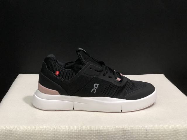 顶级版本On昂跑 The Roger spin 2 织物 舒适百搭 减震透气轻便 低帮 生活休闲鞋。白黑粉瑞士高性能运动品牌on打造的此系列作品，鞋面由再生聚酯