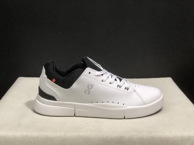 顶级版本On昂跑 The Roger spin 2 织物 舒适百搭 减震透气轻便 低帮 生活休闲鞋。白黑瑞士高性能运动品牌on打造的此系列作品，鞋面由再生聚酯纤