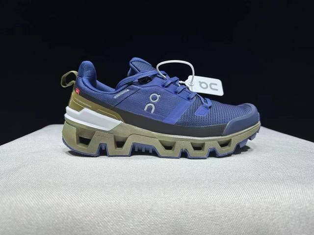 顶级版本On昂跑 Cloudwander waterproof 防水户外徒步鞋！ 瑞士高性能运动品牌on打造的此系列作品，鞋面由再生聚酯纤维和网眼布制成，采用独