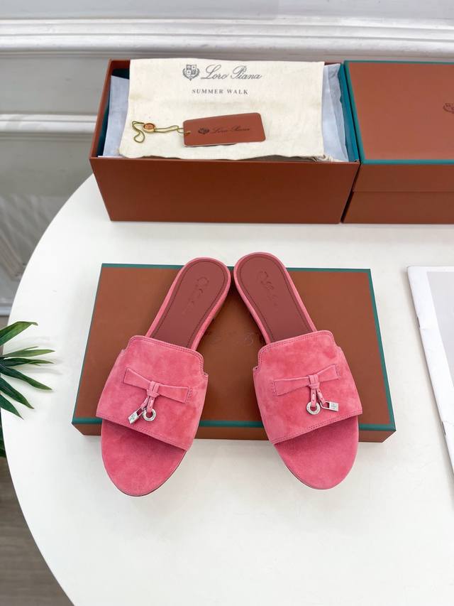Loro Piana 乐悠翩雅 代购级别2025春夏新品 Summer Charms 经典金属吊坠羊猄面拖鞋 LP是意大利顶级奢侈品牌 低调奢华 设计都是一贯纯