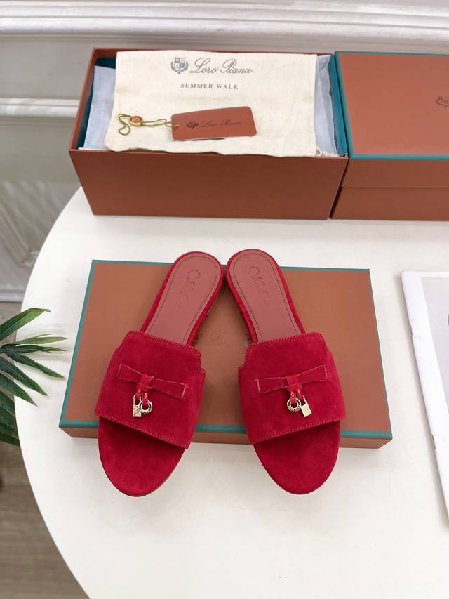 Loro Piana 乐悠翩雅 代购级别2025春夏新品 Summer Charms 经典金属吊坠羊猄面拖鞋 LP是意大利顶级奢侈品牌 低调奢华 设计都是一贯纯