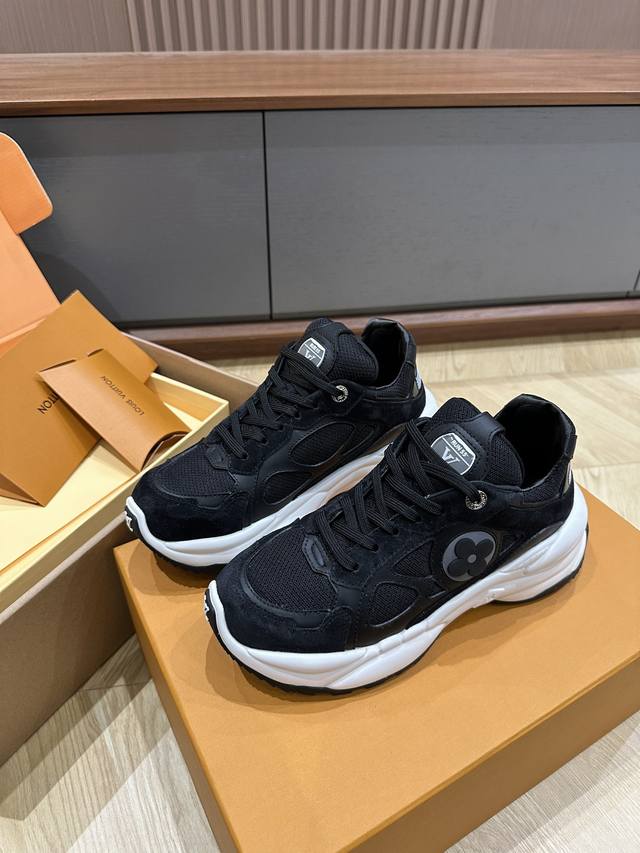 顶级版本 Louis**run55新款运动鞋 牛面羊里tpu底size35 36 37 38 39 订40.41.不退换