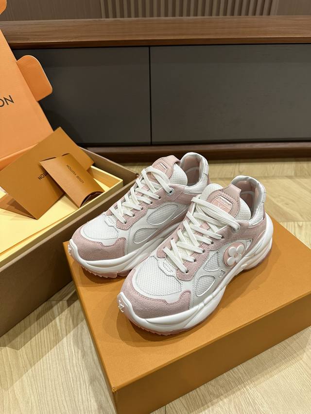 顶级版本 Louis**run55新款运动鞋 牛面羊里tpu底size35 36 37 38 39 订40.41.不退换