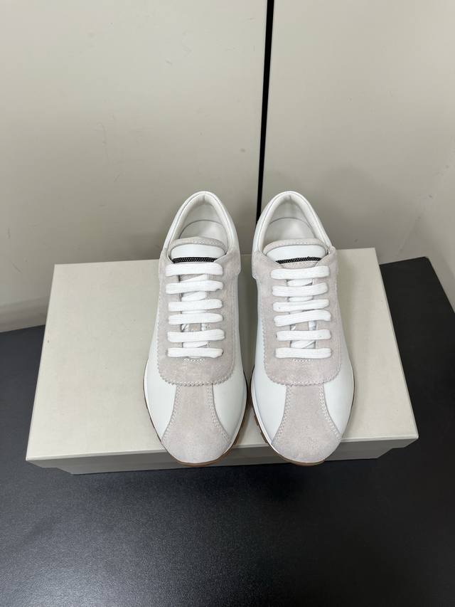 Brunello Cucinelli 25ss新款BC德训鞋极简主义风格，纯手工串联珠链配饰！复古又高级！简约又大气属于非常耐看的款式！高级百搭之王完全没有抵抗