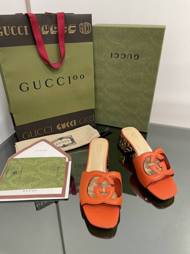 2025升级焕新包装夏季新款现货上新啦。 Gucci 高品质拖鞋 双G镂空 油边工艺精品拖鞋 专柜原版开模精心制作，匠心铸造经典跟高：5.5Cm凹凸波纹金色电镀