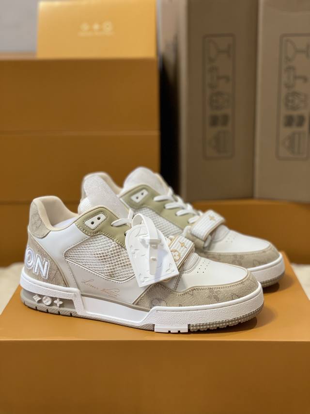 顶级版本 情侣款上线LVTRAINER 运动鞋款号1A98UXVirgilAbloh 向复古篮球鞋汲取灵感，为路易威登呈献LVTrainer运动鞋，成就鞋履系列