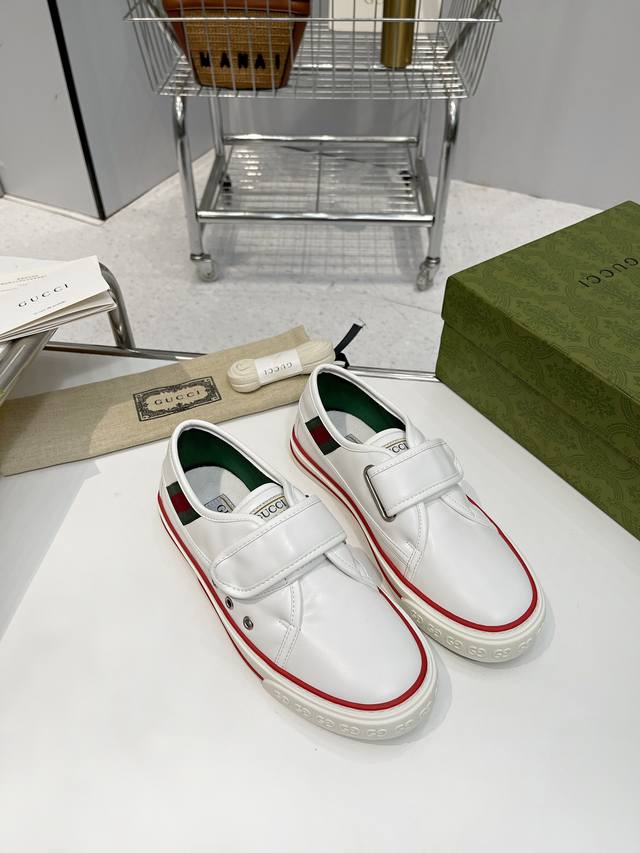 工厂价女 男10 Gucci Tennis 1977系列低帮运动鞋来啦迪士尼Disney 与Gucci Off The Grid合作系列早秋系列：原版鞋底、原版