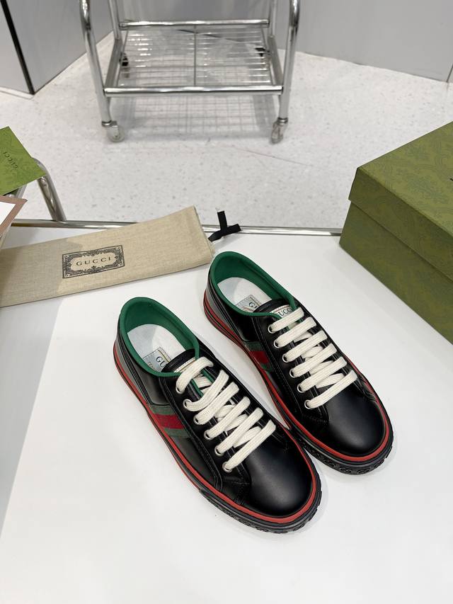 工厂价女 男10 Gucci Tennis 1977系列低帮运动鞋来啦迪士尼Disney 与Gucci Off The Grid合作系列早秋系列：原版鞋底、原版