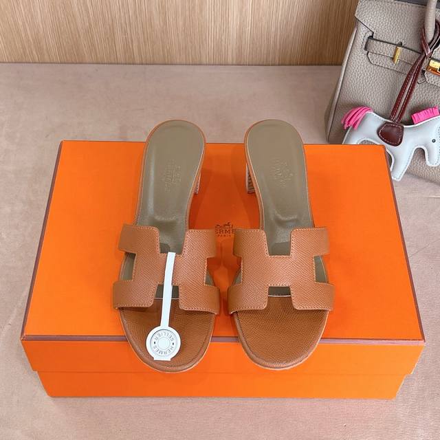 经典金棕掌纹本色线粗跟系列 』出厂价 Hermes 爱马仕H拖鞋Oasis 凉鞋系列 时尚又百搭 超级舒服 每个细节都做到极致 原版swift小牛皮 原版1:1