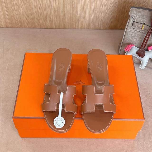 经典粗跟系列 』出厂价 Hermes 爱马仕H拖鞋Oasis 凉鞋系列 时尚又百搭 超级舒服 每个细节都做到极致 原版swift小牛皮 原版1:1独家私模鞋面