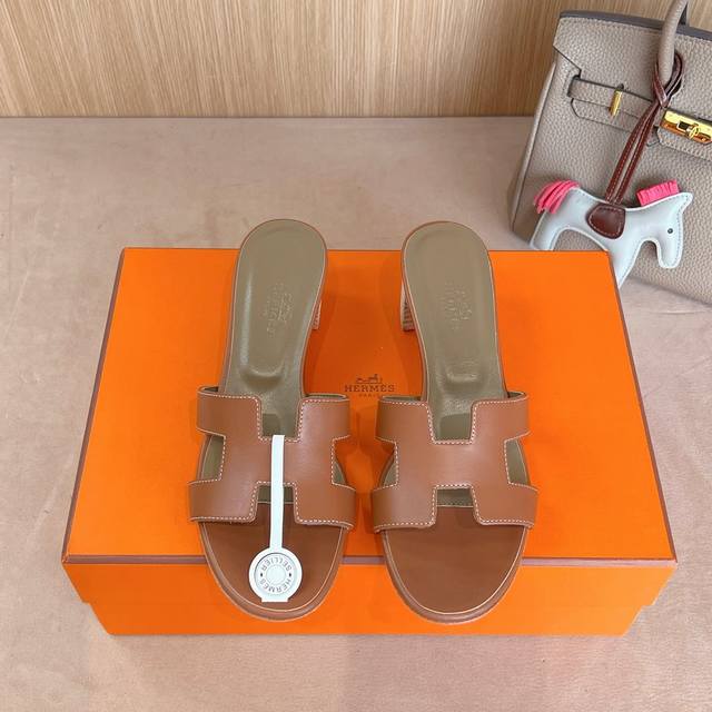 经典金棕粗跟 』出厂价 Hermes 爱马仕H拖鞋Oasis 凉鞋系列 时尚又百搭 超级舒服 每个细节都做到极致 原版swift小牛皮 原版1:1独家私模鞋面