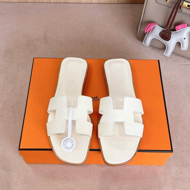 米白全包中底 』出厂价 Hermes 爱马仕H拖鞋Oran凉鞋系列 时尚又百搭 超级舒服 每个细节都做到极致 原版丝绒面料 原版1:1独家私模鞋面 原版真皮沿条