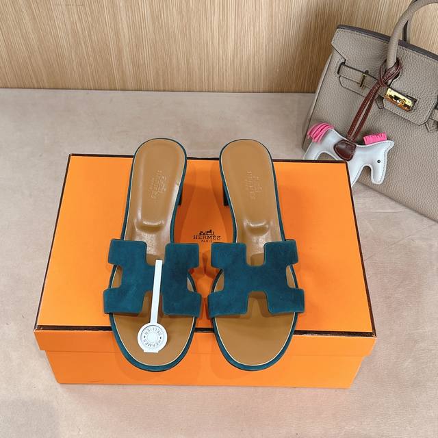 出厂价 Hermes 爱马仕H拖鞋Oasis 凉鞋系列 时尚又百搭 超级舒服 每个细节都做到极致 原版swift小牛皮 原版1:1独家私模鞋面 原版真皮大底 跟