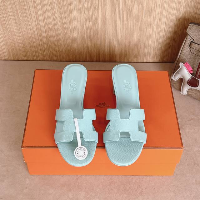 出厂价 Hermes 爱马仕H拖鞋Oasis 凉鞋系列 时尚又百搭 超级舒服 每个细节都做到极致 原版swift小牛皮 原版1:1独家私模鞋面 原版真皮大底 跟