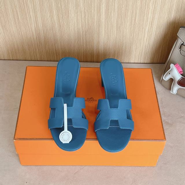 出厂价 Hermes 爱马仕H拖鞋Oasis 凉鞋系列 时尚又百搭 超级舒服 每个细节都做到极致 原版swift小牛皮 原版1:1独家私模鞋面 原版真皮大底 跟