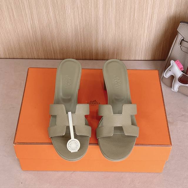 出厂价 Hermes 爱马仕H拖鞋Oasis 凉鞋系列 时尚又百搭 超级舒服 每个细节都做到极致 原版swift小牛皮 原版1:1独家私模鞋面 原版真皮大底 跟