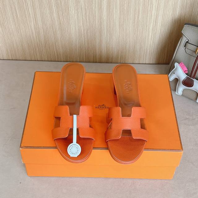 出厂价 Hermes 爱马仕H拖鞋Oasis 凉鞋系列 时尚又百搭 超级舒服 每个细节都做到极致 原版swift小牛皮 原版1:1独家私模鞋面 原版真皮大底 跟