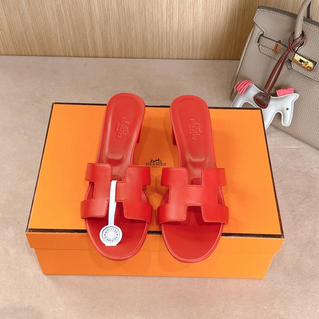 出厂价 Hermes 爱马仕H拖鞋Oasis 凉鞋系列 时尚又百搭 超级舒服 每个细节都做到极致 原版swift小牛皮 原版1:1独家私模鞋面 原版真皮大底 跟