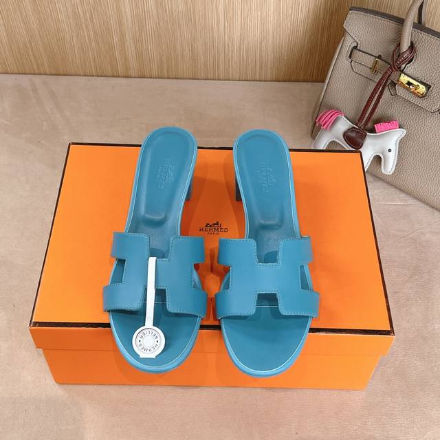出厂价 Hermes 爱马仕H拖鞋Oasis 凉鞋系列 时尚又百搭 超级舒服 每个细节都做到极致 原版swift小牛皮 原版1:1独家私模鞋面 原版真皮大底 跟