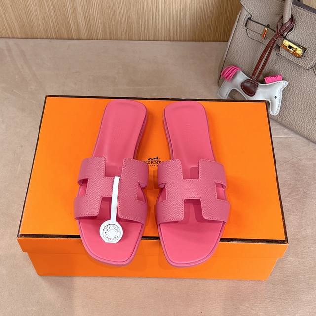 出厂价 Hermes 爱马仕H拖鞋Oran凉鞋系列 时尚又百搭 超级舒服 每个细节都做到极致 原版swift小牛皮 原版1:1独家私模鞋面 原版真皮沿条大底 鞋