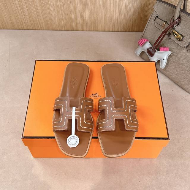 出厂价 Hermes 爱马仕H拖鞋Oran凉鞋系列 时尚又百搭 超级舒服 每个细节都做到极致 原版swift小牛皮 原版1:1独家私模鞋面 原版真皮沿条大底 鞋