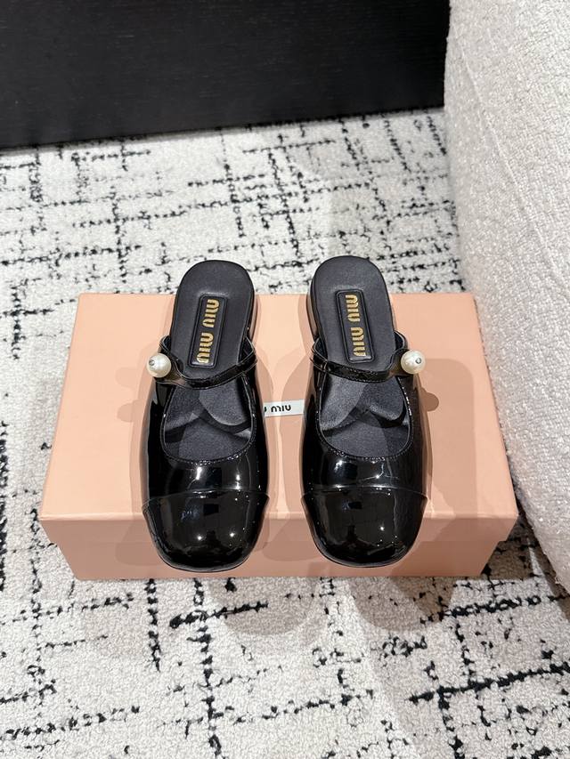 Miu Miu 缪缪 25 早春新品钮扣粗跟玛丽珍半拖专柜主打最新走秀款 蝴蝶结复古玛丽珍粗跟单鞋火爆上新！ 缪家高货 顶级工艺打造精品质感 无敌舒适 绝对是一