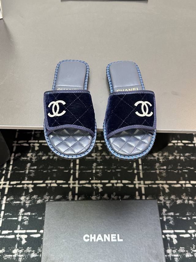 厂价 CHANE*｜小香24C新品经典双C平底拖鞋鞋面采用进口牛皮 特殊布料内里踮脚均为棉羊皮意大利进口牛皮大底size：35-39 40 41定制