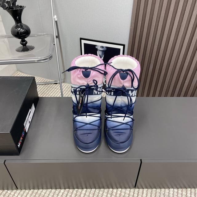 出厂: 独家顶级版本 Moon Boot2024vs秋冬最新款雪地靴系列 丑萌雪地靴 忘了UGG吧，时髦人都在穿Moon Boot雪地靴如果你难以接受UGG的复