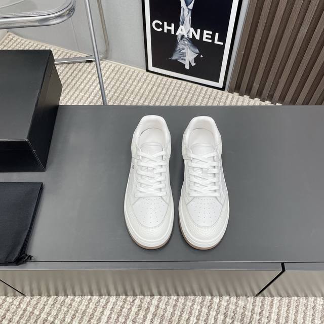 出厂:低帮 独家顶级版本 YSL SAINT LAURENT 圣罗兰 SL61春夏最新爆款休闲系列 SL61运动低帮休闲鞋 圣罗兰 SL61 ，原版购入 一比一