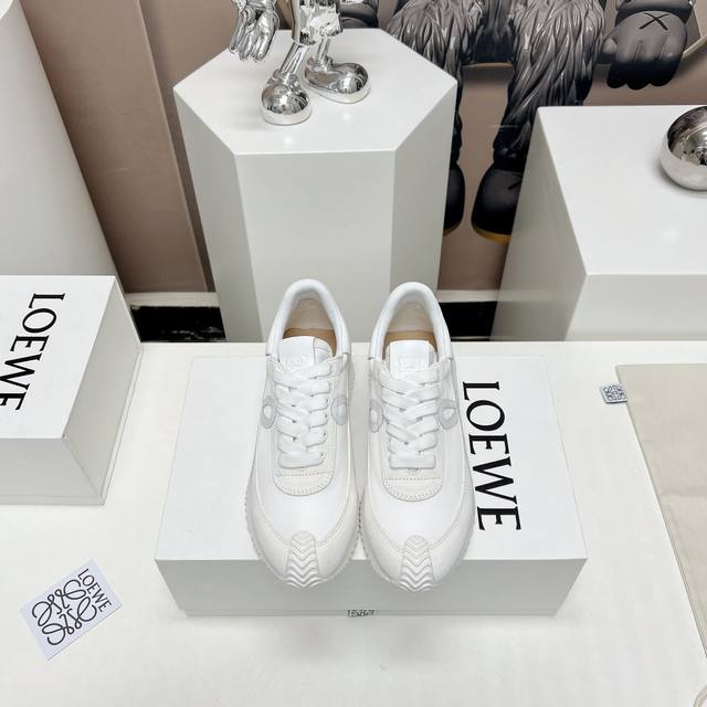 出厂跑量价: 独家顶级版本 长期做货LOEWE罗意威德最新配色德训全系列 情侣款代德训鞋 全网最快购入原版开发，穿几年不过时的，超级经典系列，网红最热爱的打卡神