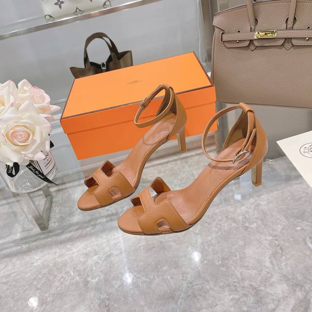 Hermès 爱马仕 掌纹 高跟气质凉鞋 耗时半年时间开发，终于完美复刻出货！爱马仕的高跟鞋是我见过最简约最耐看最有气质的！！！任何风格都能hold住跟高：7c