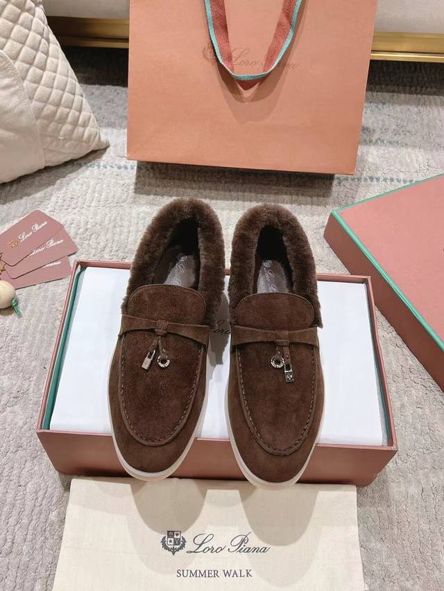 出厂： 300 单鞋真羊毛里 顶级版本 Loro Piana open walk女高帮靴 意大利宝藏品牌，和爱马仕匹配的品牌！低调奢华，只有自己穿了才知道有多舒