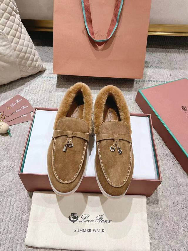 出厂： 300 单鞋真羊毛里 顶级版本 Loro Piana open walk女高帮靴 意大利宝藏品牌，和爱马仕匹配的品牌！低调奢华，只有自己穿了才知道有多舒