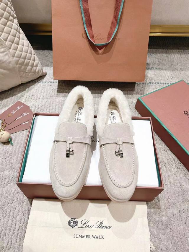 出厂： 300 单鞋真羊毛里 顶级版本 Loro Piana open walk女高帮靴 意大利宝藏品牌，和爱马仕匹配的品牌！低调奢华，只有自己穿了才知道有多舒