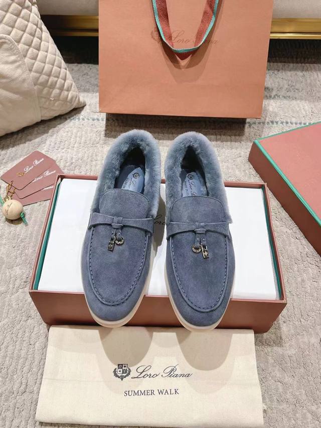 出厂： 300 单鞋真羊毛里 顶级版本 Loro Piana open walk女高帮靴 意大利宝藏品牌，和爱马仕匹配的品牌！低调奢华，只有自己穿了才知道有多舒