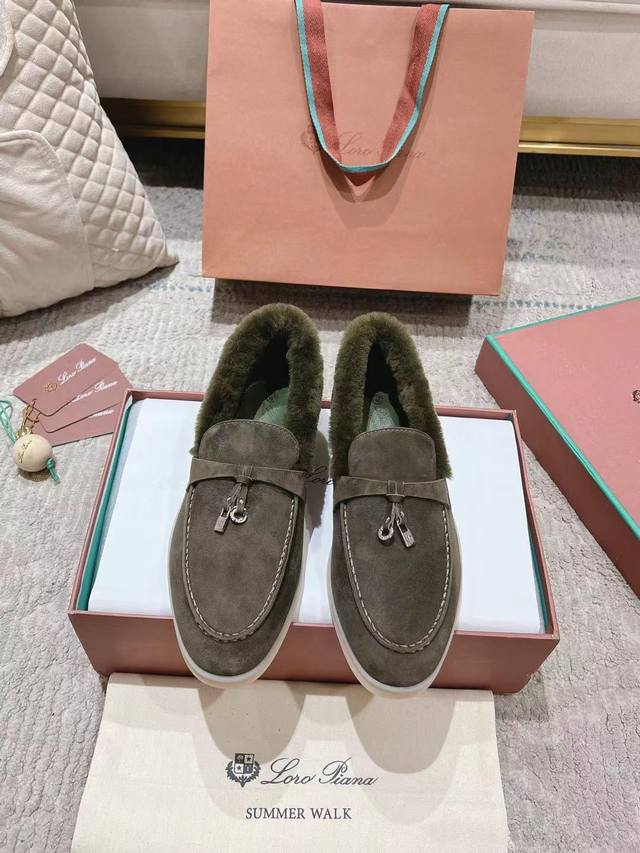 出厂： 300 单鞋真羊毛里 顶级版本 Loro Piana open walk女高帮靴 意大利宝藏品牌，和爱马仕匹配的品牌！低调奢华，只有自己穿了才知道有多舒